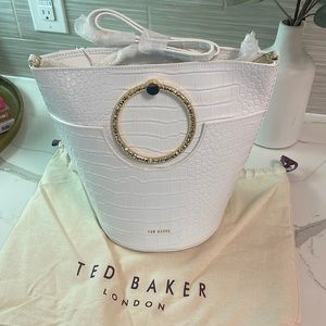 Ted Baker Textured bracelet handle bucket bag (ivory)